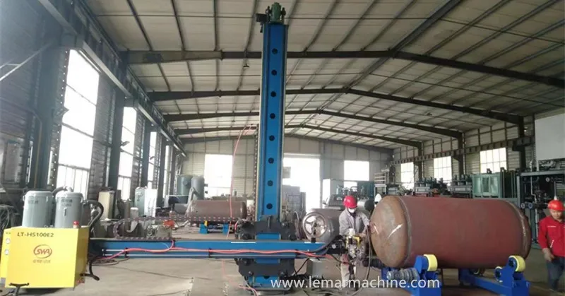 welding manipulator for tank